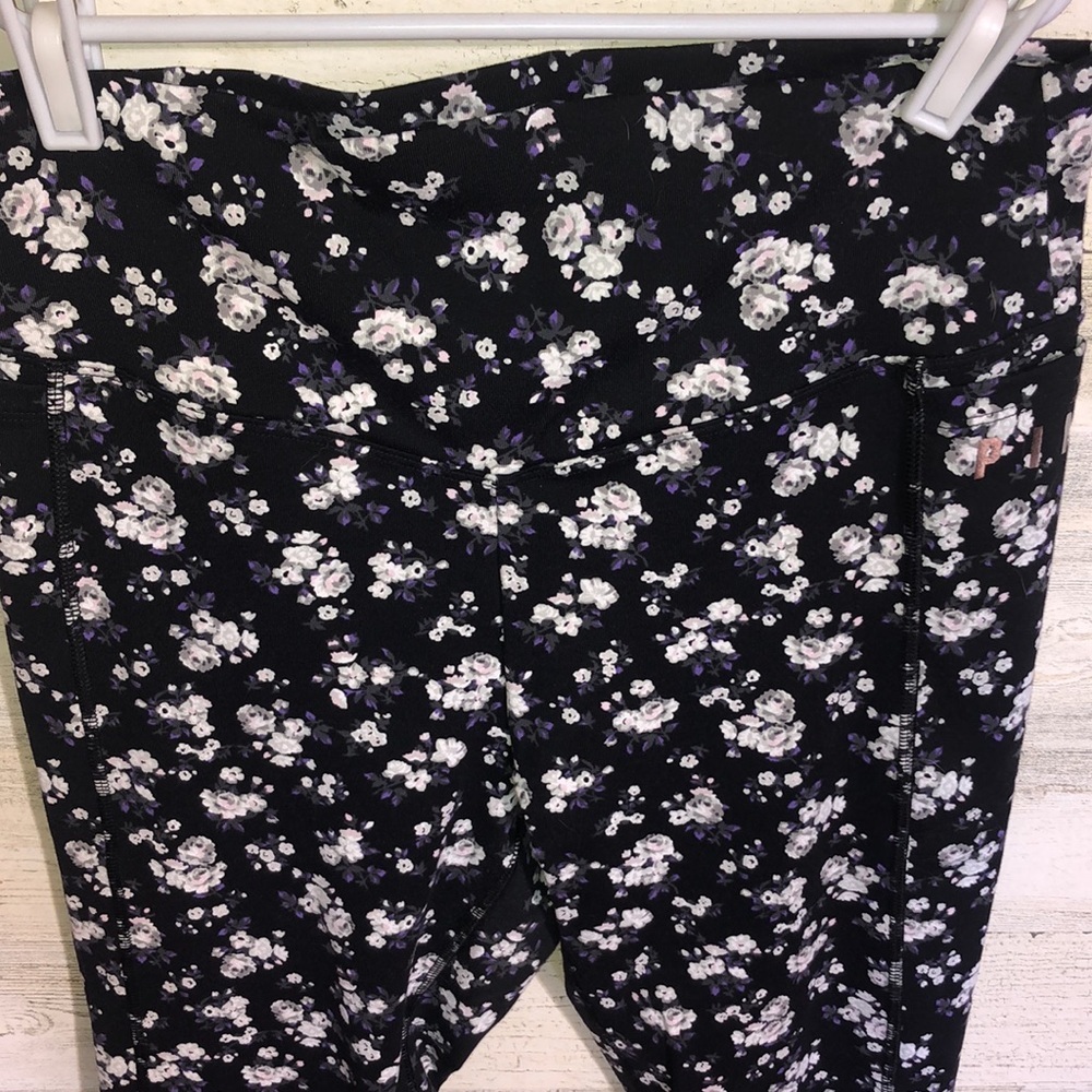PINK Victoria’s Secret ultimate floral purple and white leggings size medium - Picture 3 of 7